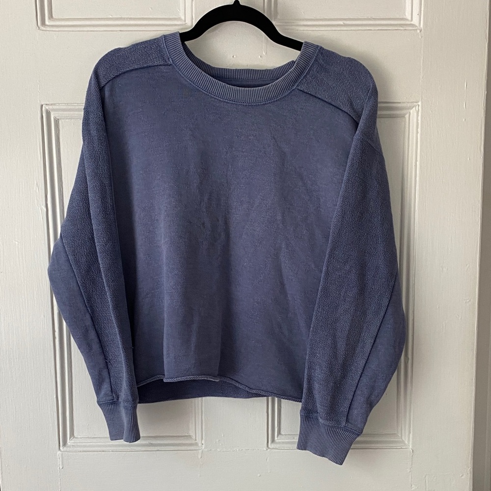 aerie women’s large cropped blue crewneck sweatshirt